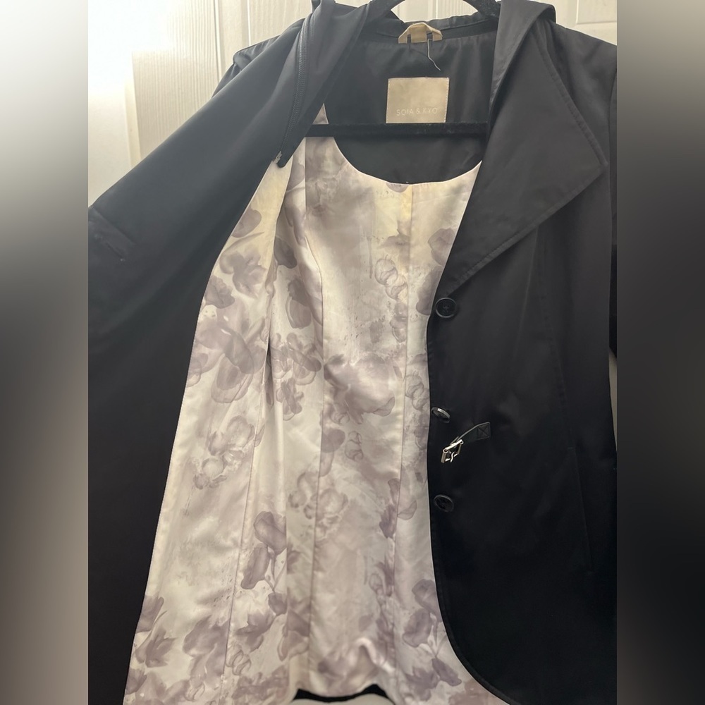 SOIA & KYO Black Jacket W/ Floral-Print lining - Picture 6 of 6